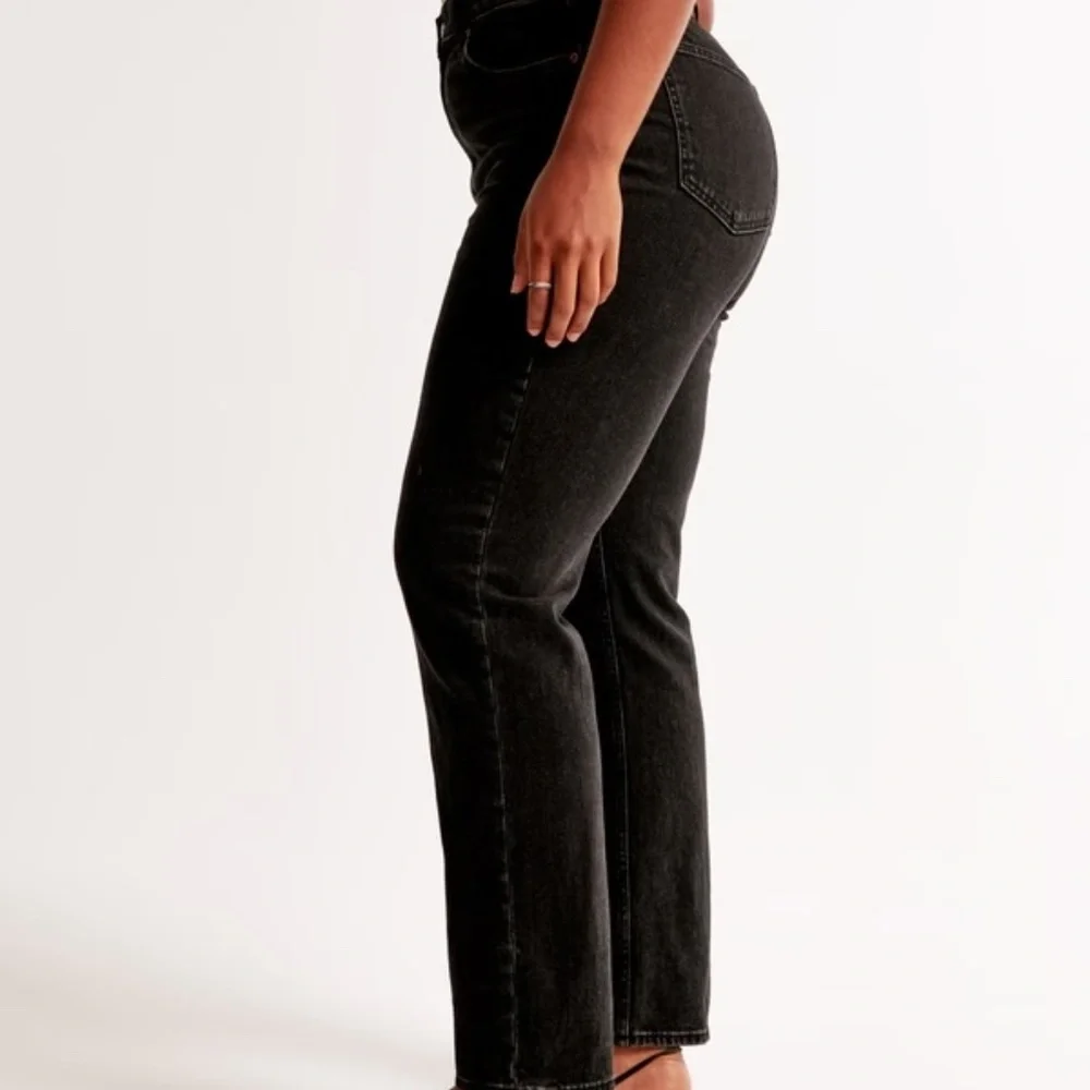Abercrombie Curve Love Ultra High Rise Ankle Straight Jean Black Regular - Picture 5 of 9